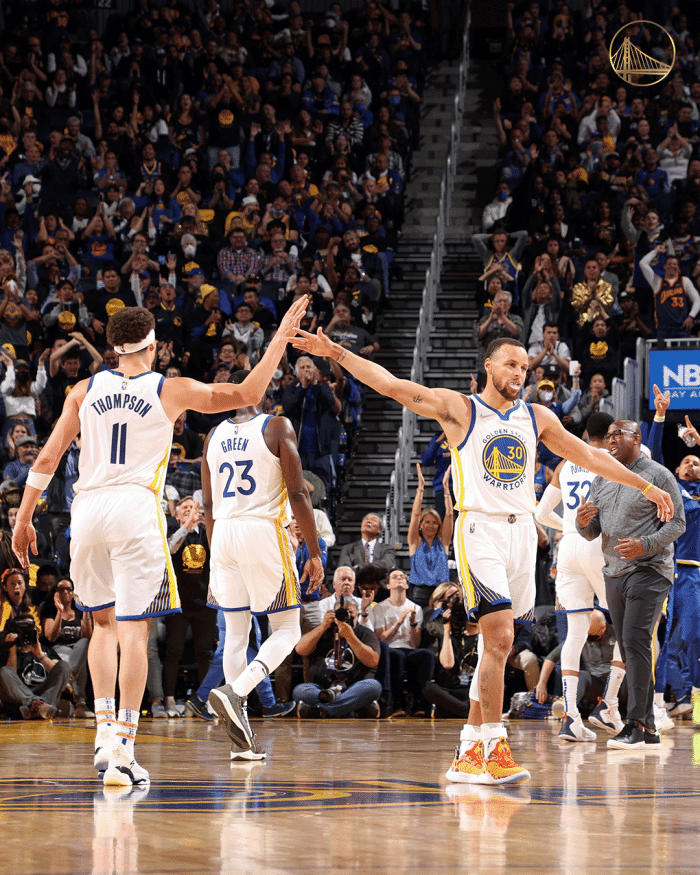 12胜0负！名记曝布朗功劳属于科尔，库里：我们就像被交易到国王了