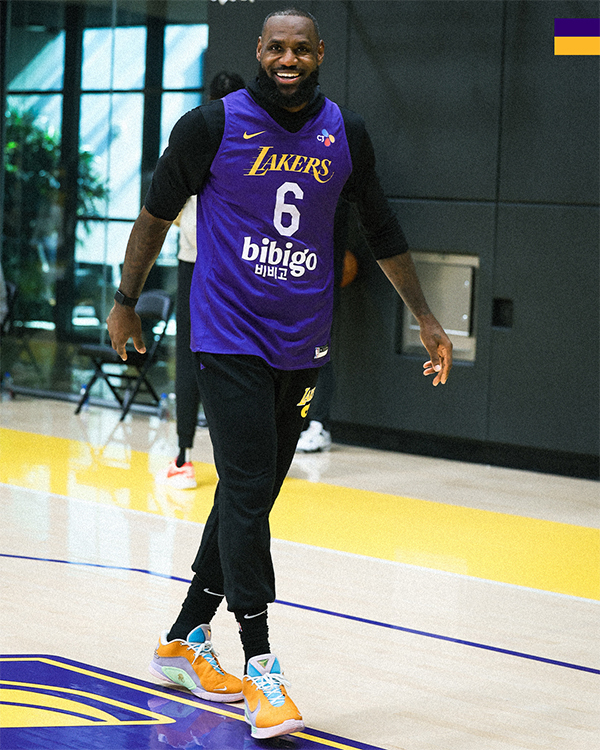 湖人备战太阳之际，官宣至少5人缺战，詹姆斯赤膊加练