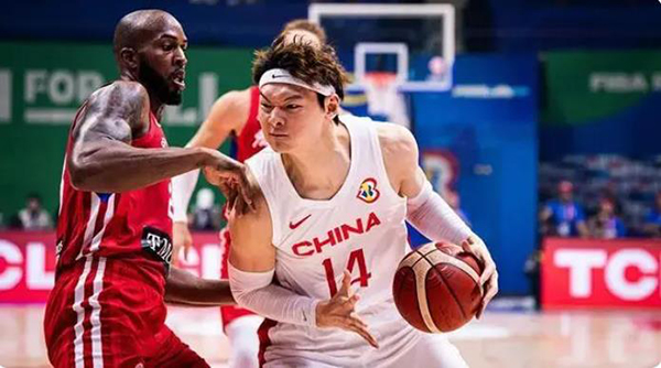 上海官宣，王哲林生涯重创，暂别CBA，11年薪水数字惊人