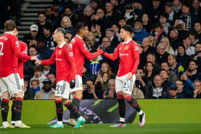 曼联亿元先生2次无脑操作！滕哈格气炸怒骂，球迷围攻：毫无羞耻心