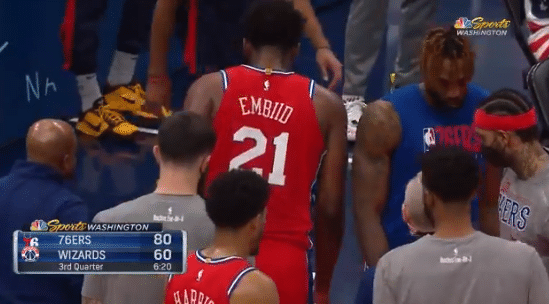 官宣！恩比德伤情初步确诊，左膝反关节拉伤，仅打20分钟便因伤退赛