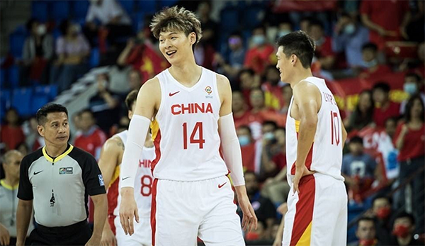 中国男篮奔赴杭州！乔帅带队出征，赵继伟队长，王哲林盼雪耻