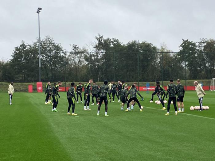 曼联特殊安排备战埃弗顿！欧联杯后留在客场训练，滕哈格解释原因