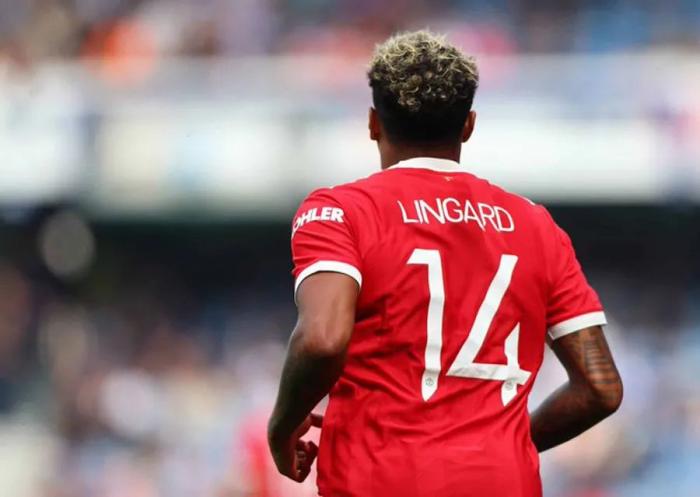 林加德卖掉豪宅转会成定局！10万珠宝被盗坚定离队决心，两队争夺