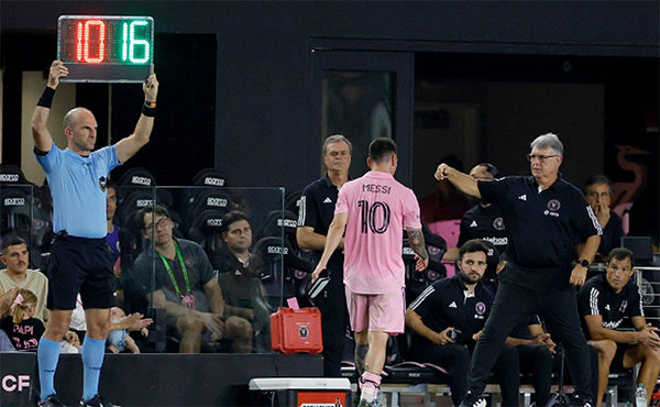 梅西伤退！迈阿密国际4-0狂胜，重燃季后赛希望，迎公开杯决赛