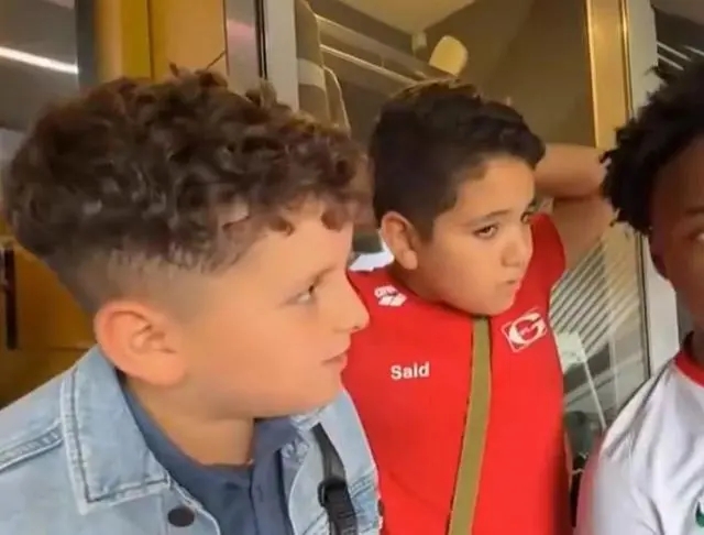 小球迷眼中的C罗与梅西：GOAT 与芭比娃娃