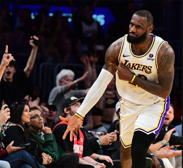 仅差5分！詹姆斯连晒理疗画面:即将达成39000分新成就