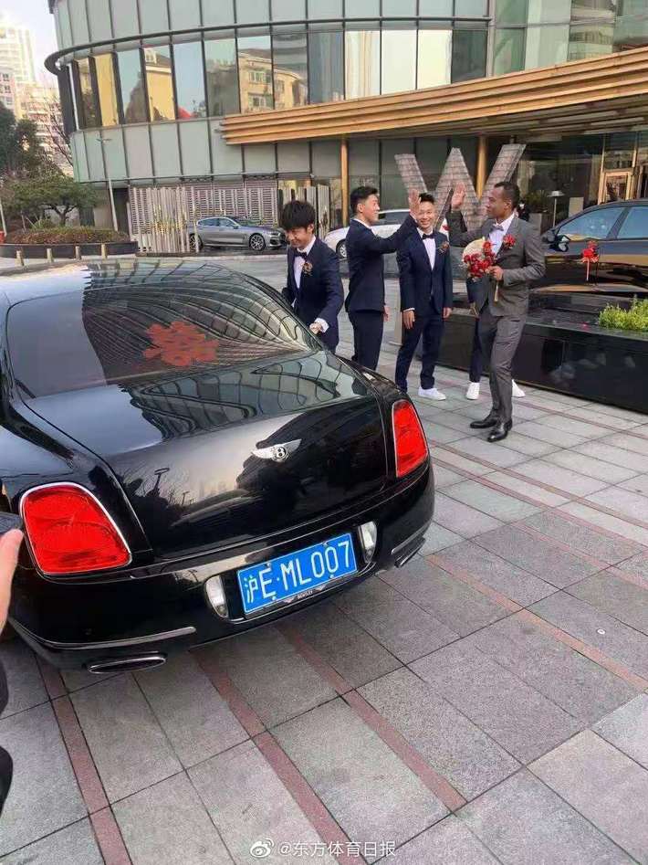 祝福! 申花艾迪今日举行婚礼, 朱辰杰&周俊辰伴郎