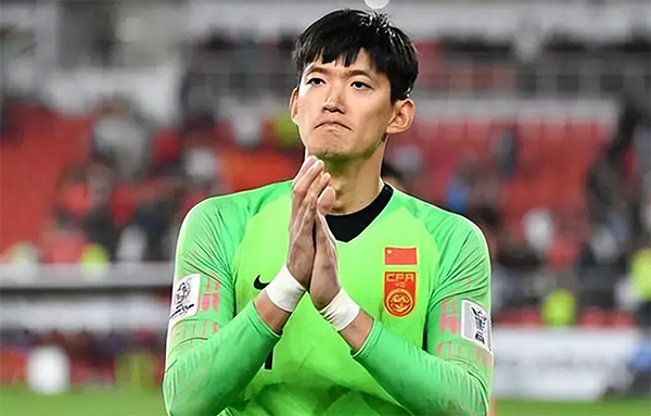 口碑暴跌！颜骏凌战弱旅无法零封，曾陷出轨风波，与妻子离婚