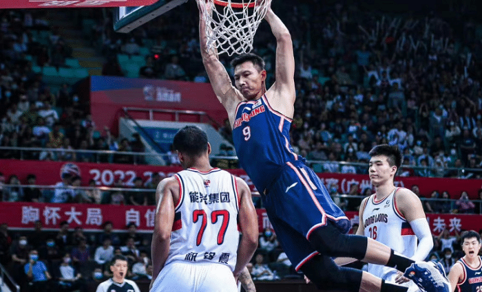 易建联肩膀拉伤！广东男篮遇伤病冲击，队医解读，老将们吃不消