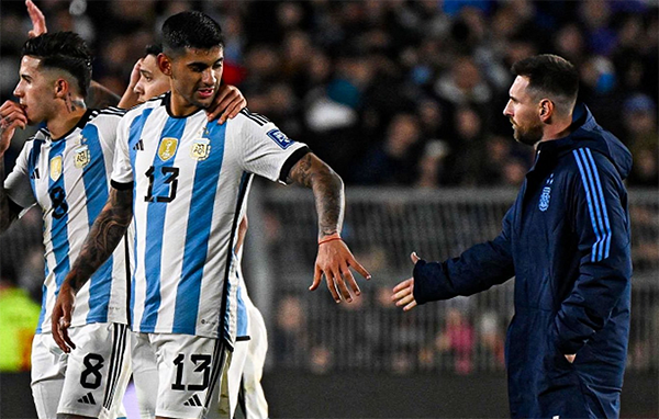 主动要求下场！梅西有多累？双线连轴转，赛后老干部式插兜