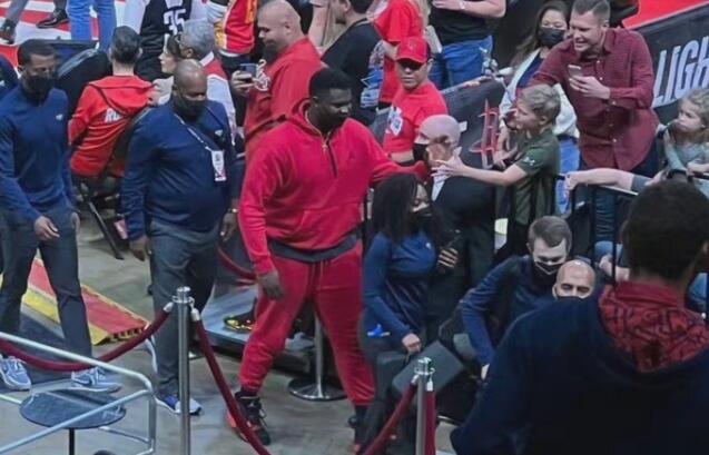 21岁赚1.5亿美金，却比奥尼尔还肥！300斤状元难成下一个詹皇