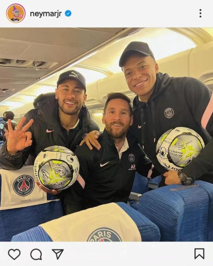 内马尔社媒晒三人合影：三进球+三助攻+三进球