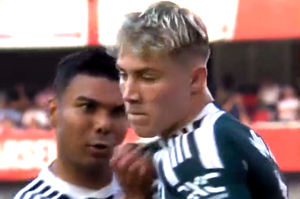 霍伊伦德曝曼联队友揪其衣领原因！卡塞米罗赞扬，称他优于马夏尔