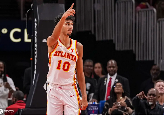 状元风采！里萨谢季前赛首秀 9 中 7，三分神准连送暴扣