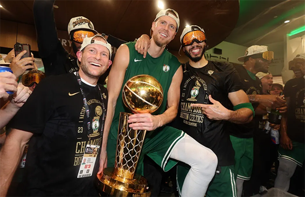 凯尔特人登顶 塔图姆布朗新赛季卫冕路在何方？