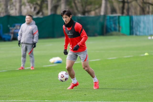 曝上港新帅下放两大主力至预备队！仍高度认可傅欢：将其改造成中卫