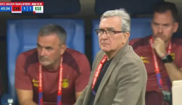 国足换帅风云，久而杰维奇、安东尼奥和高洪波谁主沉浮？