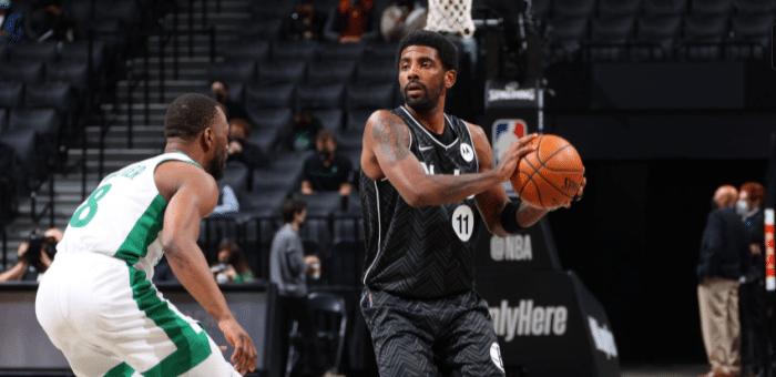 可爱画面！女记者采访逗笑双核，哈登被欧文夸奖后一脸娇羞：嘿嘿哈哈！