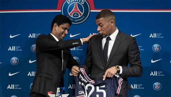 10亿邀约后续！姆巴佩基地训练，合影大笑，有望成体坛打工皇帝