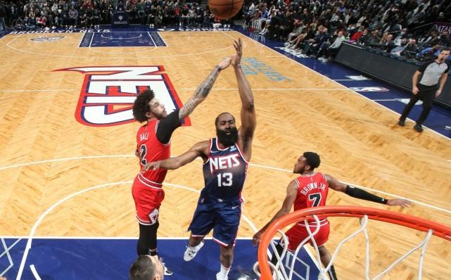 生涯头号克星！哈登两战公牛都拉胯：场均14分+命中率28.1%