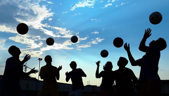 混乱！从改名打擦边球到带公章跑路，中国足球上演报应不爽的故事