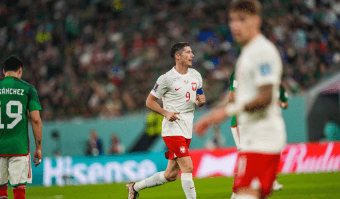 莱万道歉！踢丢点球后表态，奥乔亚隔空拯救梅西，C组排名更新