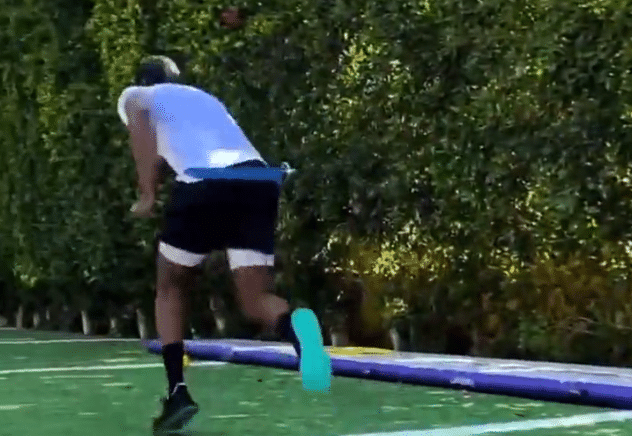 大胡子又瘦了！76人记者晒哈登苦练视频：小腿肌肉线条非常明显