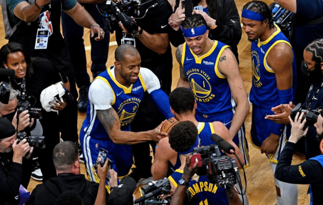 勇士大名单计划曝光！仍在等伊戈达拉做决定 计划14人开启卫冕赛季