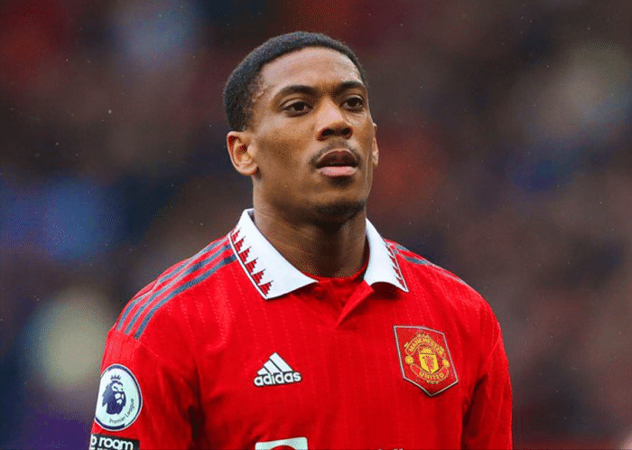 马夏尔懒惰激怒滕哈格，名宿怒斥不配效力曼联！穆帅当年判断没错