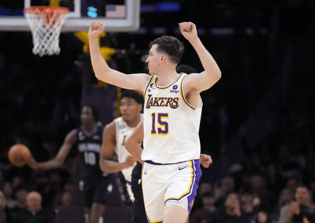 湖人奇兵35分创纪录，在场狂赢25分，球迷高喊MVP