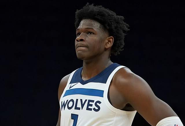 重创！22岁状元崴脚重伤，痛苦惨叫令人揪心，恐缺阵数周