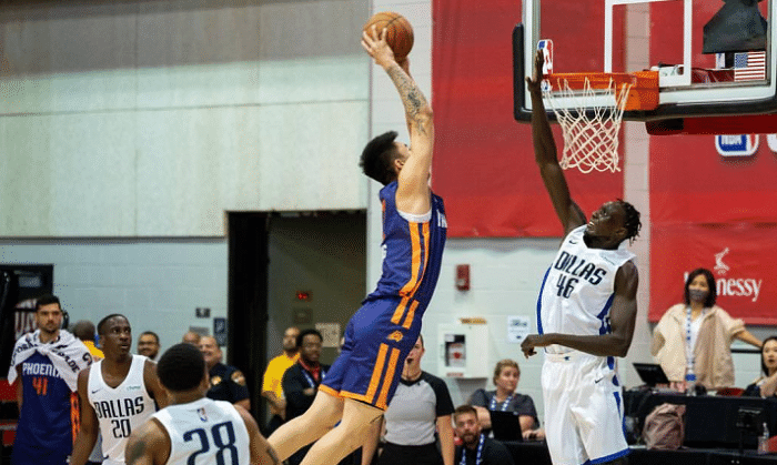 争议！张镇麟创新高后被弃用，全程冷板凳，球迷质疑太阳教练