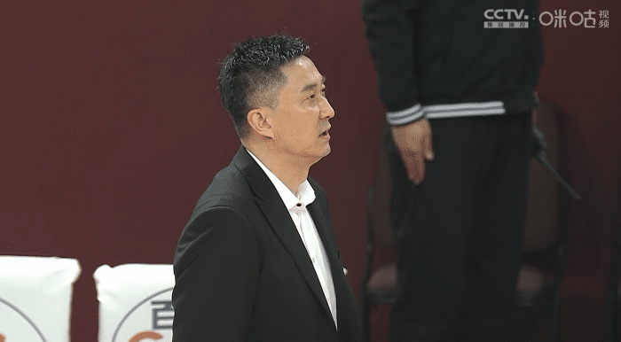 官宣！杜锋被CBA联盟禁赛1场，杨鸣冤死，姚明想学陈戌源？