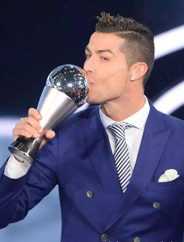 近14年第2次！C罗无缘世界足球先生前3名，曾连续5年入选2次夺魁