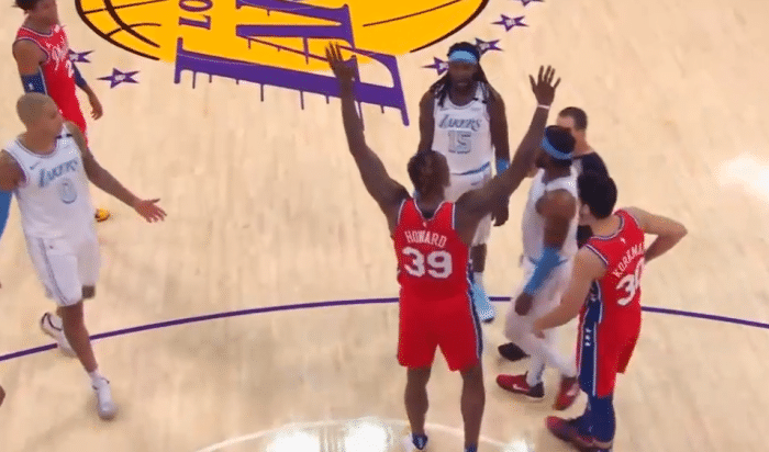 28+5！丹尼格林三分12中8吊打湖人，霍华德6分钟遭驱逐：拜拜哈雷尔！