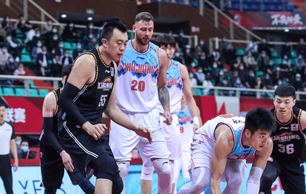 CBA超级内线狂轰24+17+6！末节打疯激情庆祝，大帽新星杀死比赛