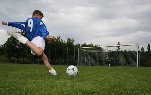 为什么足球是世界第一运动？踢足球的好处有什么？