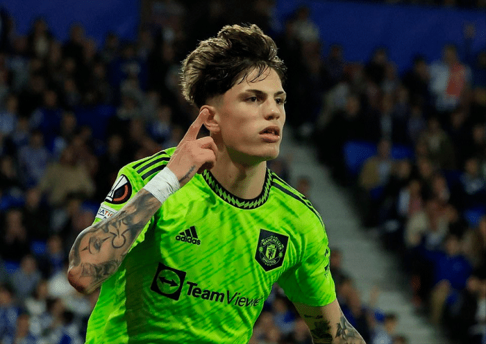 曼联新C罗刷新纪录，滕哈格激励其继续！曾迟到被罚幸亏迷途知返