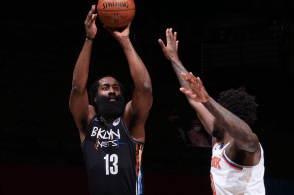 哈登受伤细节曝光！大胡子复出暂无时间表，中场赛后都和队友交流