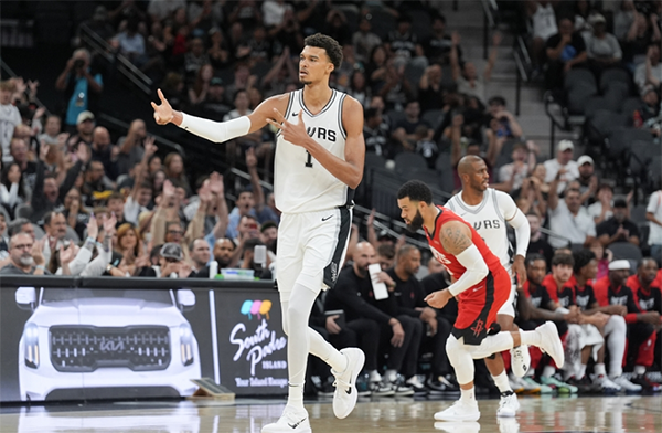 文班亚马 29+7 助队获赛季首胜 拒绝被逆转 全场高呼MVP燃爆全场