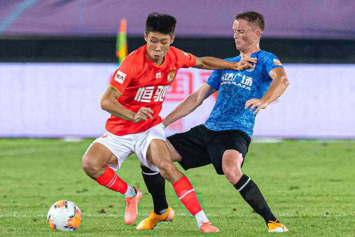 为中国足球做贡献, 恒大足校11人入选广州队一线