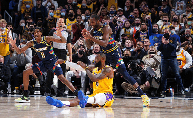 湖人吞37分惨败！掘金盛赞约基奇+詹姆斯躺枪，沃格尔点出败因