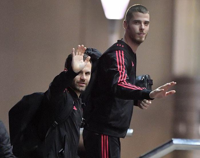 曼联1人确定今夏离队，拒绝退役做教练！鲁尼建议清洗C罗博格巴