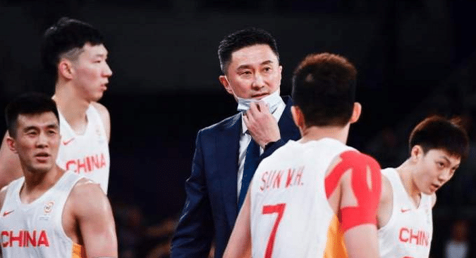 中国男篮保密工作有多到位？队内训练师晒现场照，被发现后秒删