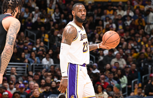 詹姆斯关键时刻高球商一幕曝光 赛后直言：快船不是哈登的球队