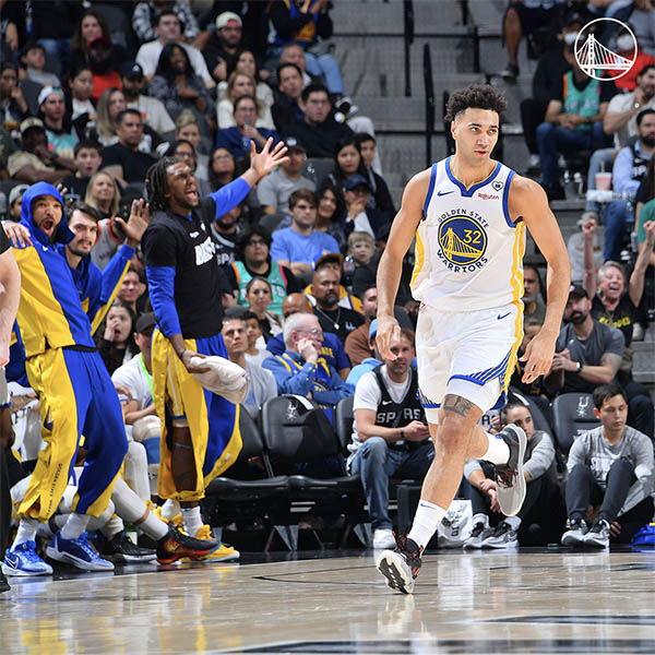 勇士57号秀隔扣文班引热议：追梦等人疯狂庆祝 炸裂一扣点燃替补席