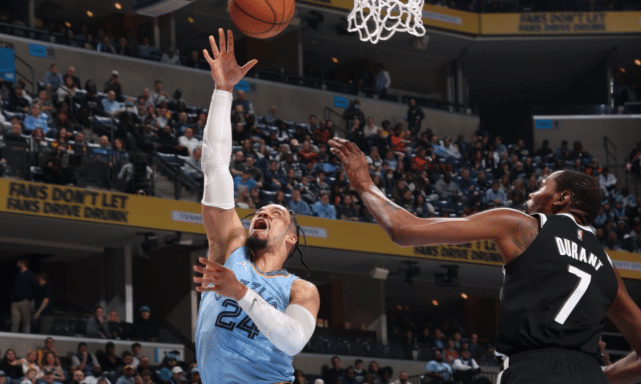 欧文生日夜半场22分！篮网落后14分！灰熊奇兵三分7中5