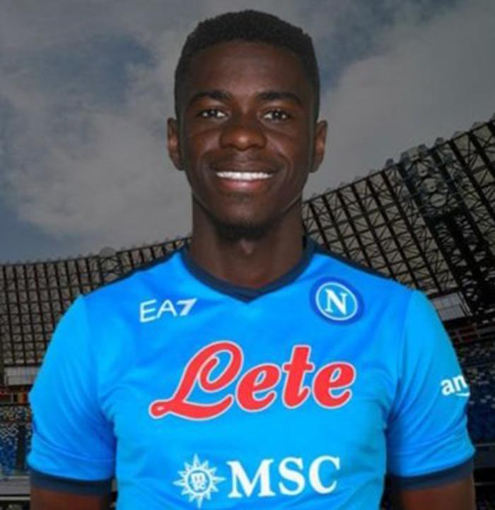 曼联冬窗转会第一人已定！铁卫先租后卖加盟那不勒斯，租借费50万