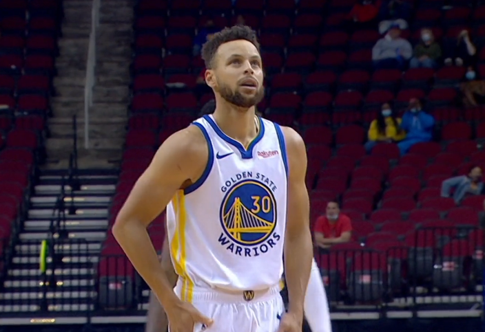 库里由于尾骨伤势还将继续缺席至少一周的时间